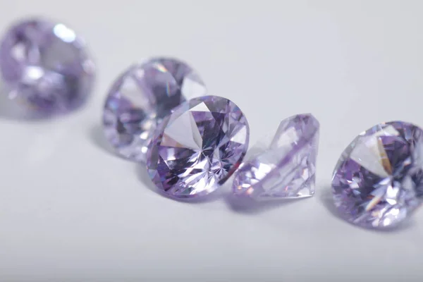 Κοντινό Πλάνο Των Όμορφων Πολύχρωμων Κρυστάλλινων Ζιρκονιών Διαμάντια — Φωτογραφία Αρχείου