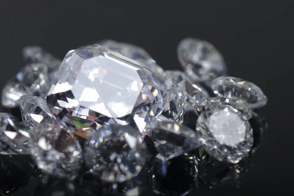 Közelkép Gyönyörű Ragyogó Kristály Cirkónium Gyémánt Gyöngyök Ékszerek — Stock Fotó