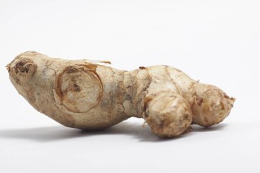 Yakın çekim otlar, zencefil, karaciğer, galangal, limon otu. Bunlar yemek pişirmek için kullanılabilir. Tıbbi amaçlı olarak da geleneksel ilaç olarak kullanılabilir.. 