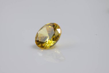 Güzel renkteki kristal elması yakından çek - mücevher boncukları gibi. 