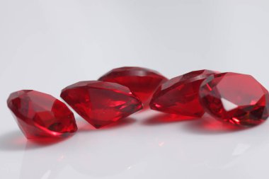 Güzel renkteki kristal elması yakından çek - mücevher boncukları gibi. 