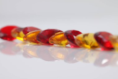 Güzel renkteki kristal elması yakından çek - mücevher boncukları gibi. 