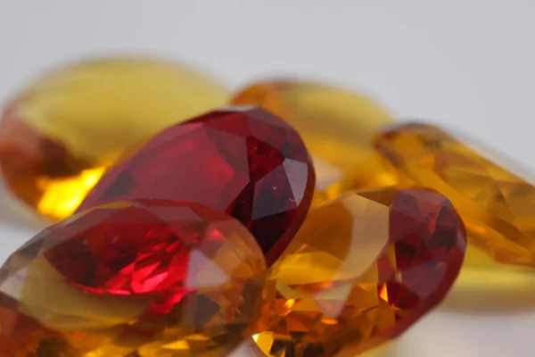 Güzel Renkteki Kristal Elması Yakından Çek Mücevher Boncukları Gibi — Stok fotoğraf