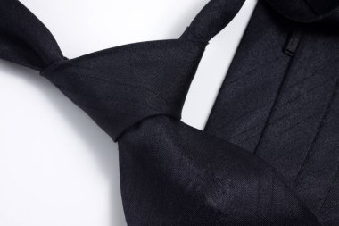 Beyaz izole arkaplanda siyah kravat