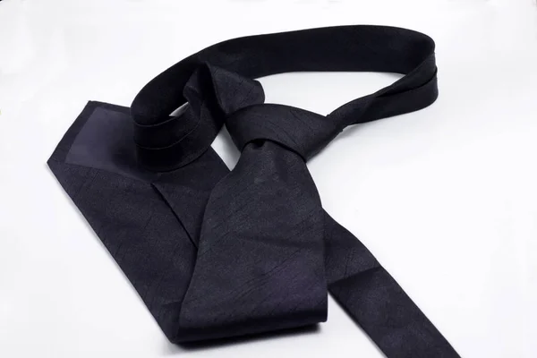 Cravate Noire Sur Fond Blanc Isolé — Photo