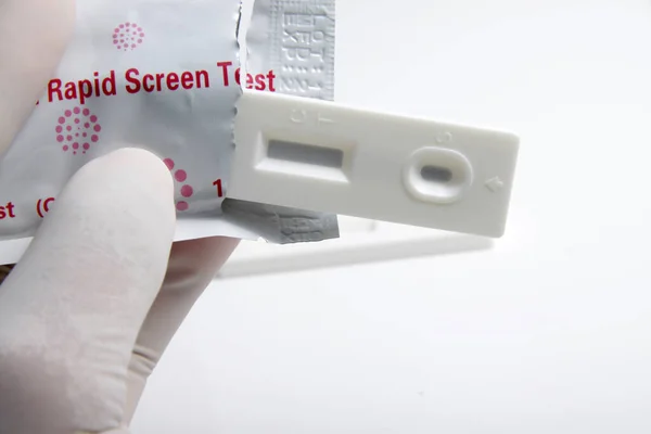 Nahaufnahme Einer Weißen Schnelltestkassette Die Für Medizinische Screening Zwecke Verwendet — Stockfoto