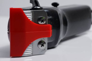 Elektrikli saç makasını yakın plan çek.