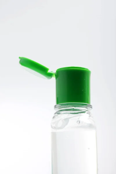Χέρι Απολυμαίνεται Τζελ Ένα Σαφές Μπουκάλι Πράσινο Καπάκι Απομονωμένο — Φωτογραφία Αρχείου