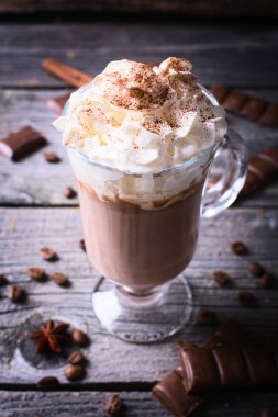 sıcak çikolatalı içecek