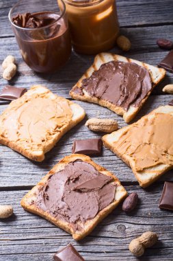 somun nuga çikolata ve fıstık ile krem