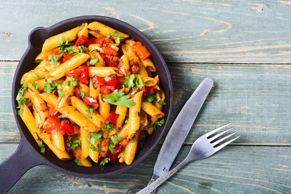 Penne pasta in pan — 图库照片