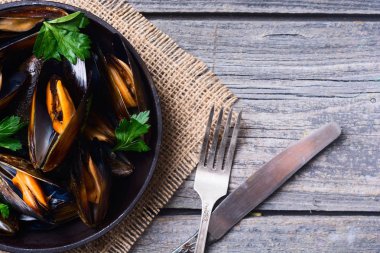 Midye Tava maydanoz ile