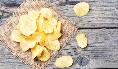 Çıtır patates cipsi.