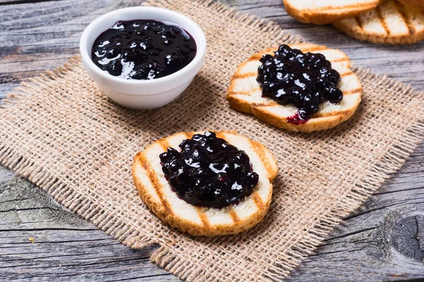 Yaban mersini ile tost