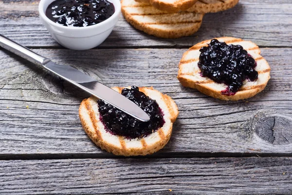 Yaban mersini ile tost