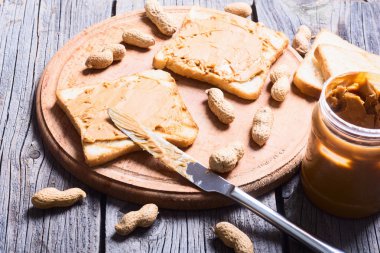 Fıstık ezmesi sandviç