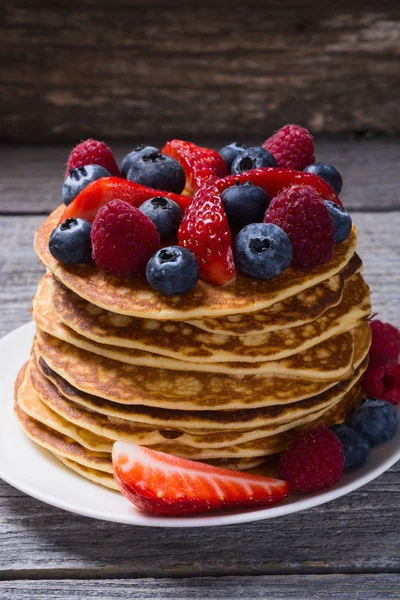 Pannenkoeken met bessen — Stockfoto