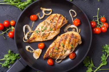 Izgara tavuk göğsü. 