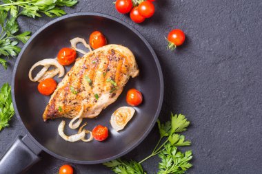 Izgara tavuk göğsü. 