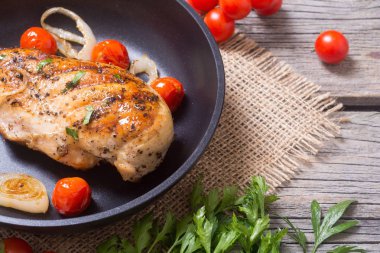 Izgara tavuk göğsü. 