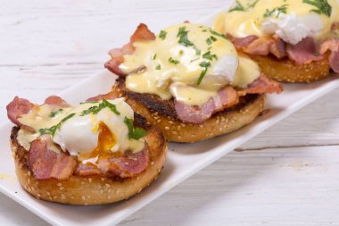Pastırmalı Benedict yumurtası.