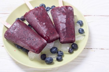 Renkli ev yapımı dondurma