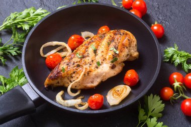 Izgara tavuk göğsü. 