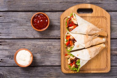 Meksikalı börek tavuk 