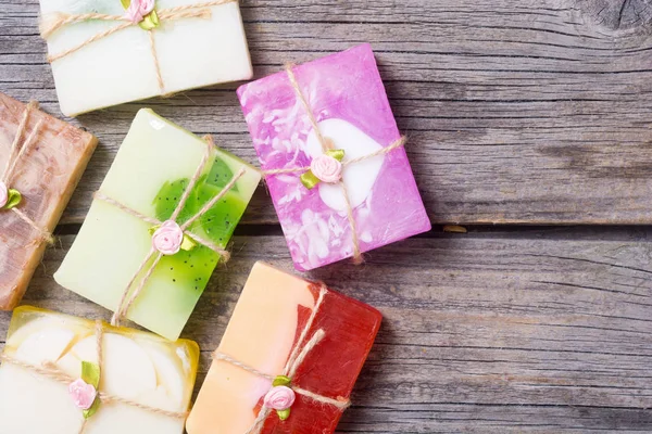 Kleurrijke vruchten handgemaakte zeep — Stockfoto