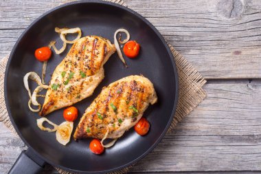 Izgara tavuk göğsü. 