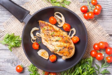 Izgara tavuk göğsü. 