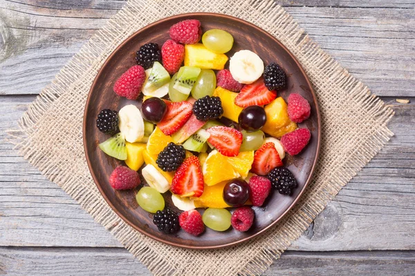 Ensalada de frutas y bayas — Foto de Stock