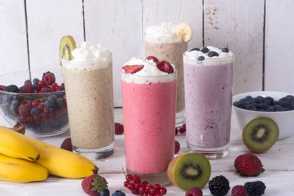 Milk shake with berries — Stock Photo, Image