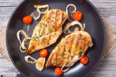 Izgara tavuk göğsü. 