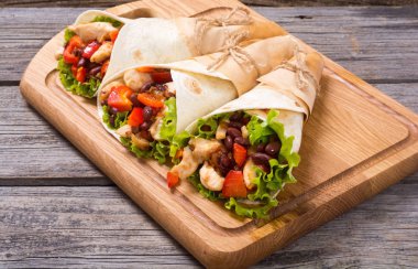 Meksikalı börek tavuk 