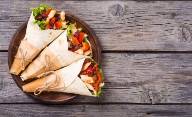 Meksikalı börek tavuk 