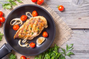 Izgara tavuk göğsü. 