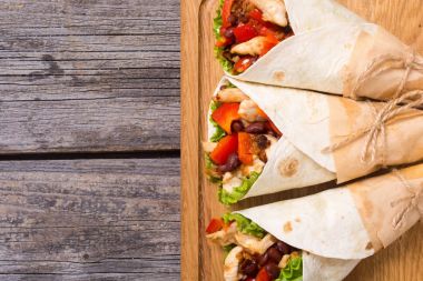 Meksikalı börek tavuk 