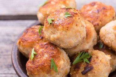 Domuz eti köfte maydanoz ile 