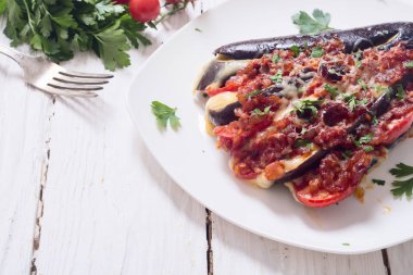 fırında patlıcan domates ile 