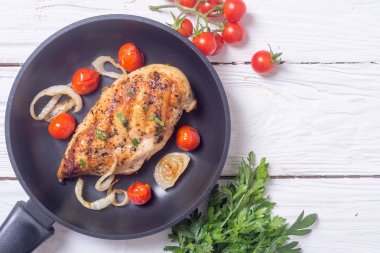 Izgara tavuk göğsü. 