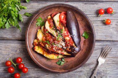 fırında patlıcan domates ile 