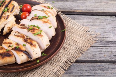 Izgara tavuk göğsü. 