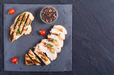 Izgara tavuk göğsü. 