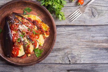 fırında patlıcan domates ile 