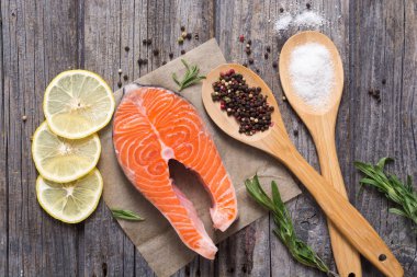 Hazırlık somon balığı biftek 