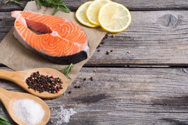 Hazırlık somon balığı biftek 