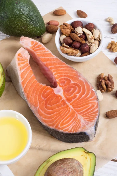 Gezonde voeding groenten, noten en zalm — Stockfoto