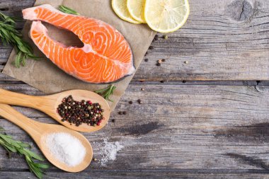 Hazırlık somon balığı biftek 