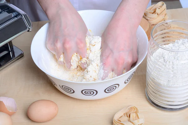 Huisgemaakte pasta bereidt — Stockfoto